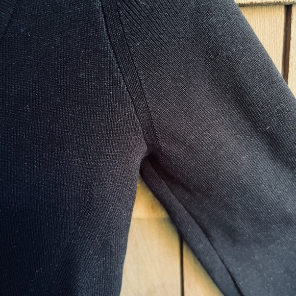 Signature Reitmans Viscous Blend Black Deep Neckline Fitted Pullover Sweater SP - Picture 8 of 12